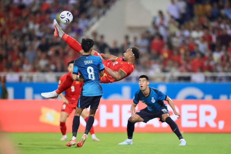 Bỏ lỡ nhiều cơ hội ghi bàn, đội tuyển Việt Nam hòa Singapore 0-0