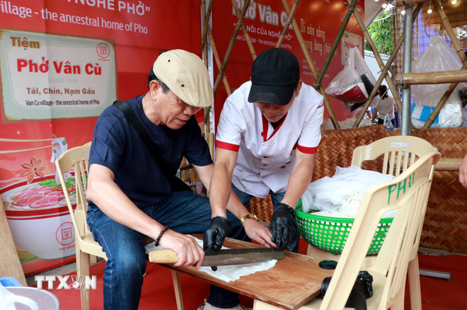 ttxvn-1903-pho-viet-5.jpg