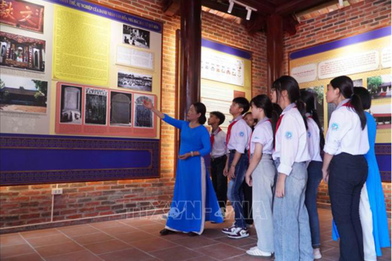 Hưng Yên: Khai mạc Triển lãm 'Di sản của Danh nhân văn hóa Lê Quý Đôn'