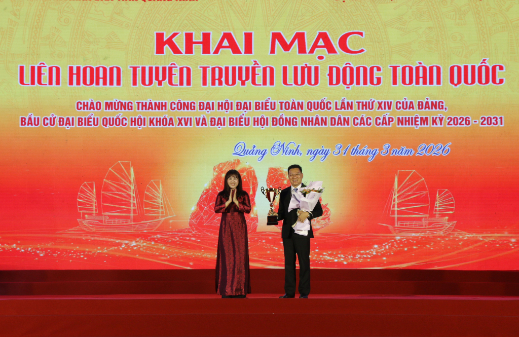Đồng chí....
