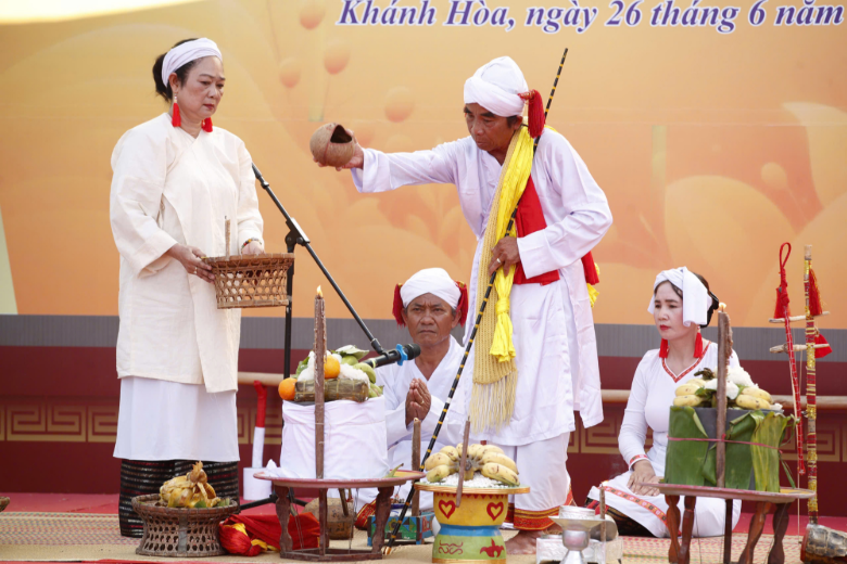 Đặc sắc Lễ Phong chức Thầy Cả của người Chăm Lâm Đồng