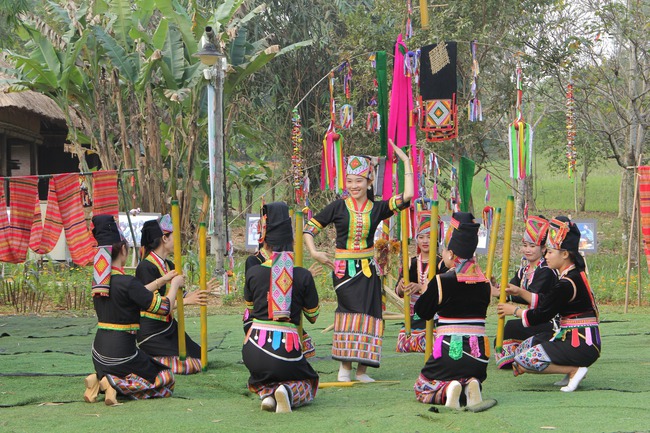 Thanh Hóa: Khai mạc lớp tập huấn bảo tồn và phát triển nghệ thuật múa dân tộc Khơ Mú - Ảnh 1.